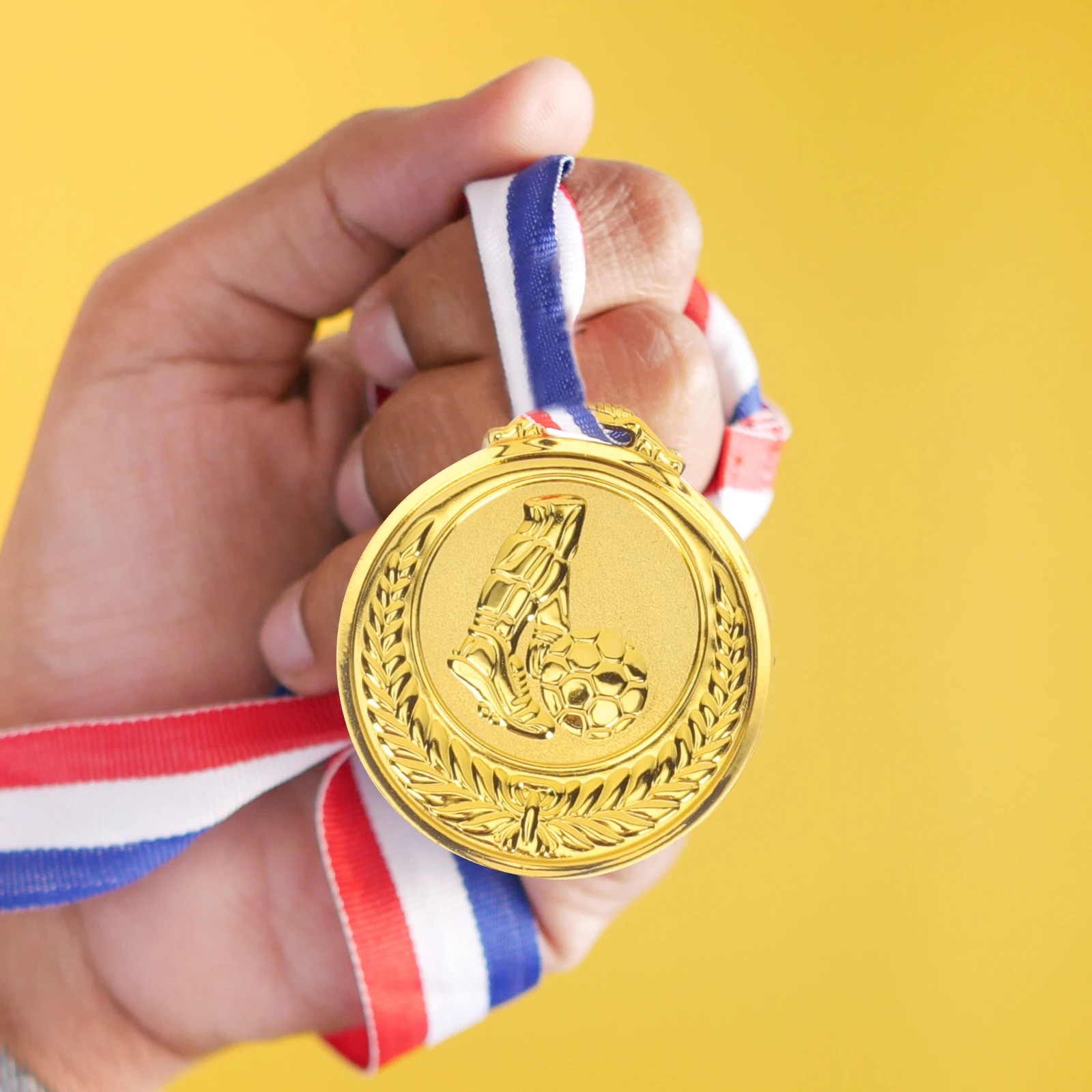 

6pcs Kids Plastic Soccer Medals Award Competition Party Reward Champion Decorative Portable Medal For Children Sports Event