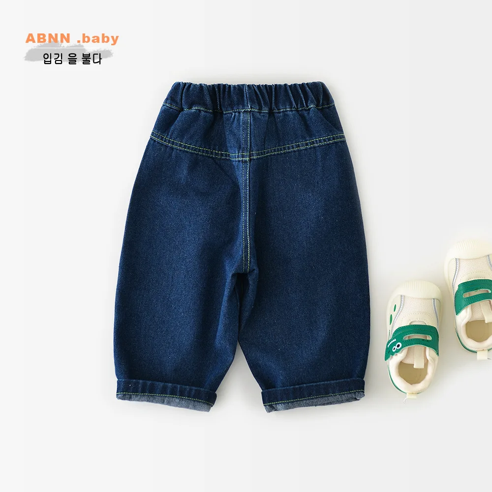 Babykleding Jongens en meisjes gewassen jeans 2025, lente nieuwe cartoon auto geborduurde losse babybroek
