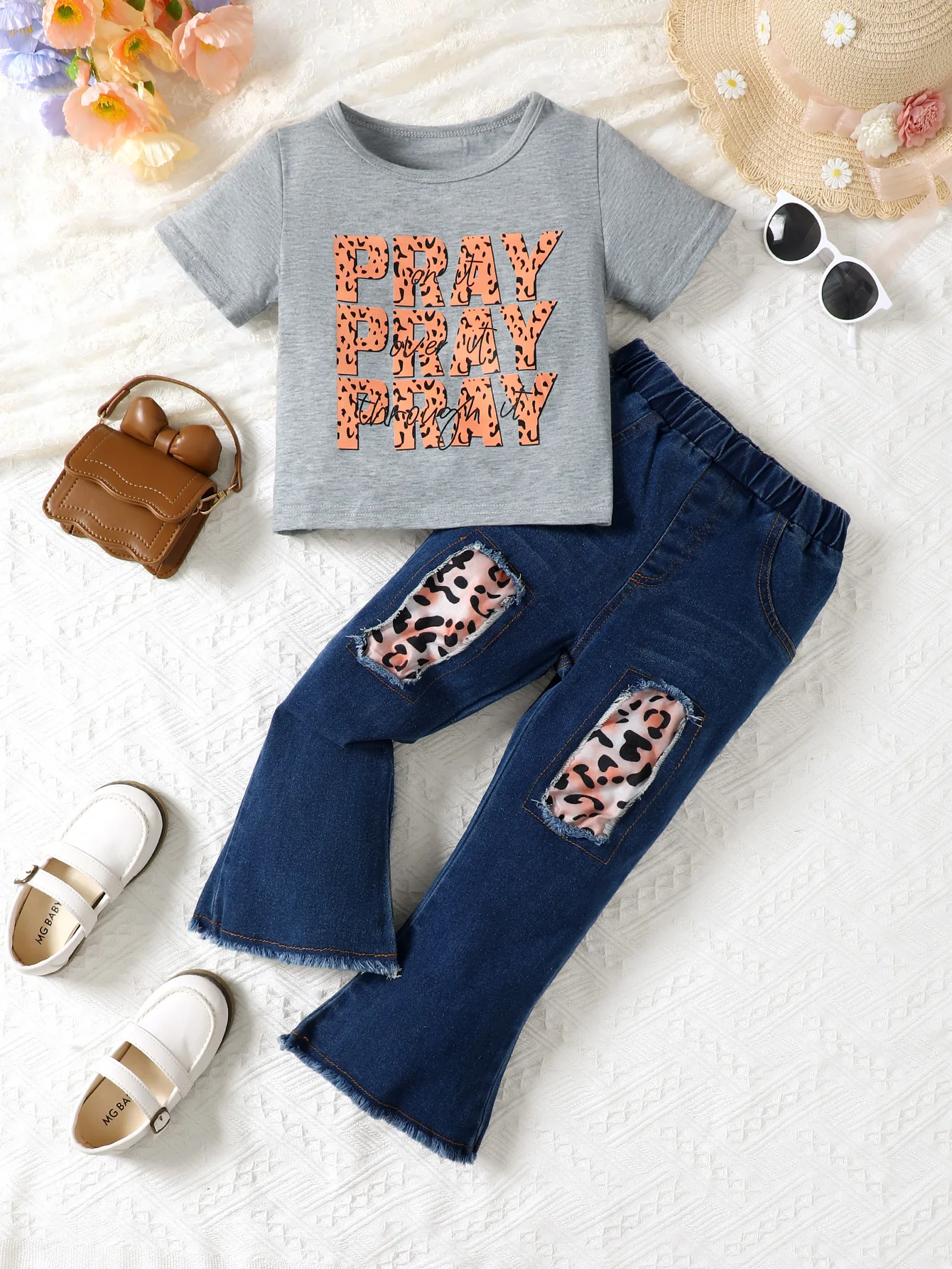 Suitable for girls aged 4-7 years old, fashionable and casual outdoor leopard print letter print gray top + patch denim bootcut