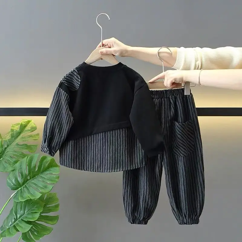 

Autumn Boys' Hoodie Set 2026 New Fashionable Baby Two piece Set Spring and Autumn Boys' and Children's Fashionable Clothes