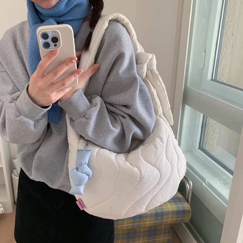 

Fashionable Trendy Nylon Hobo Bags for Women Casual Daily Shoulder Bag Large Capacity Zipper Crossbody Bag with Cute Pendant
