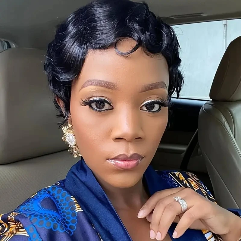 شعر مستعار مموج عميق على شكل إصبع، مصنوع آليًا بالكامل، شعر بشري قصير بقص عابث للنساء