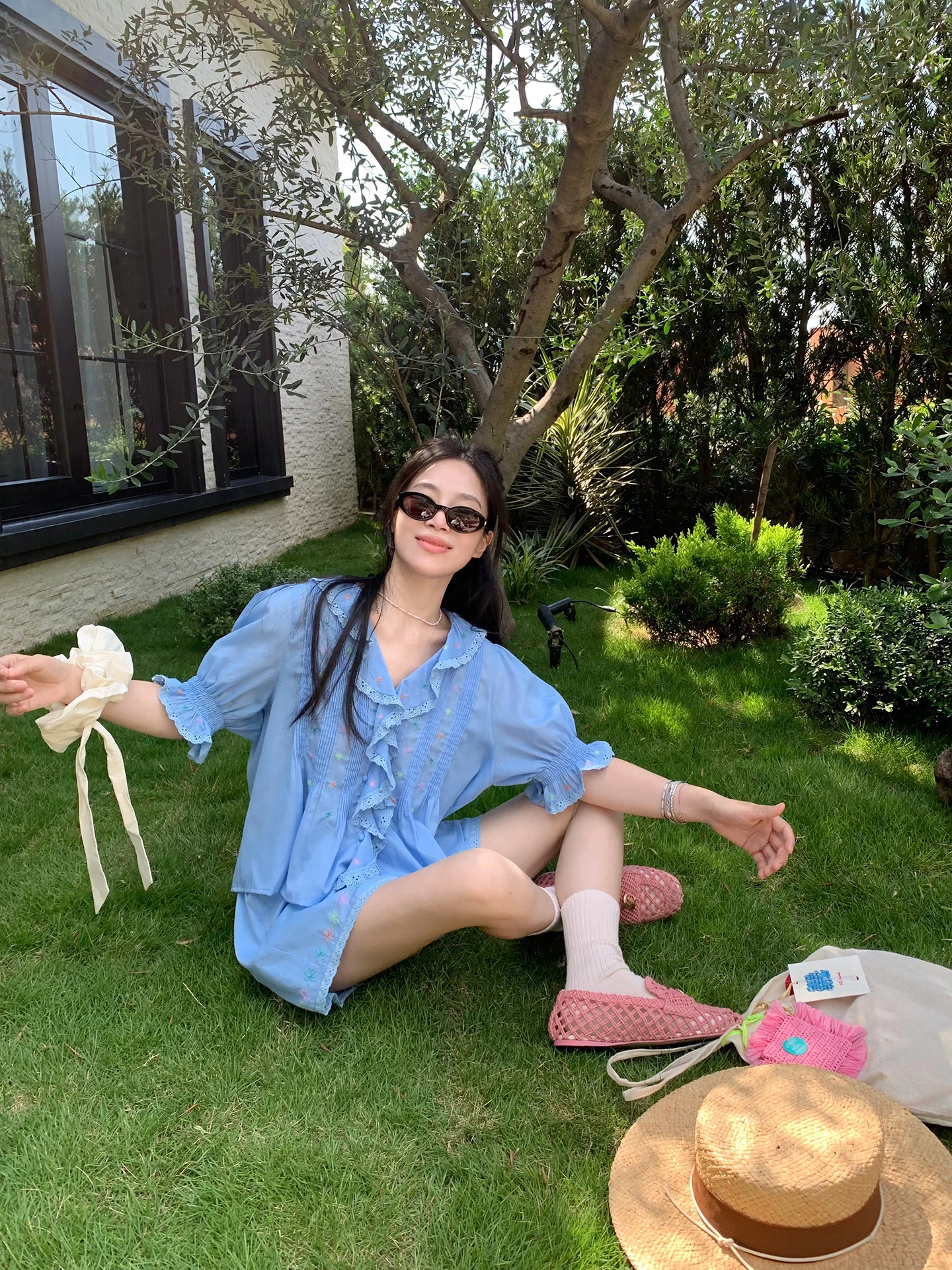 

Синяя блузка с вышивкой по низу, тяжелая отделка, женский комплект, оригинальный дизайн, коллекция Summer City Karibu, полиэстер