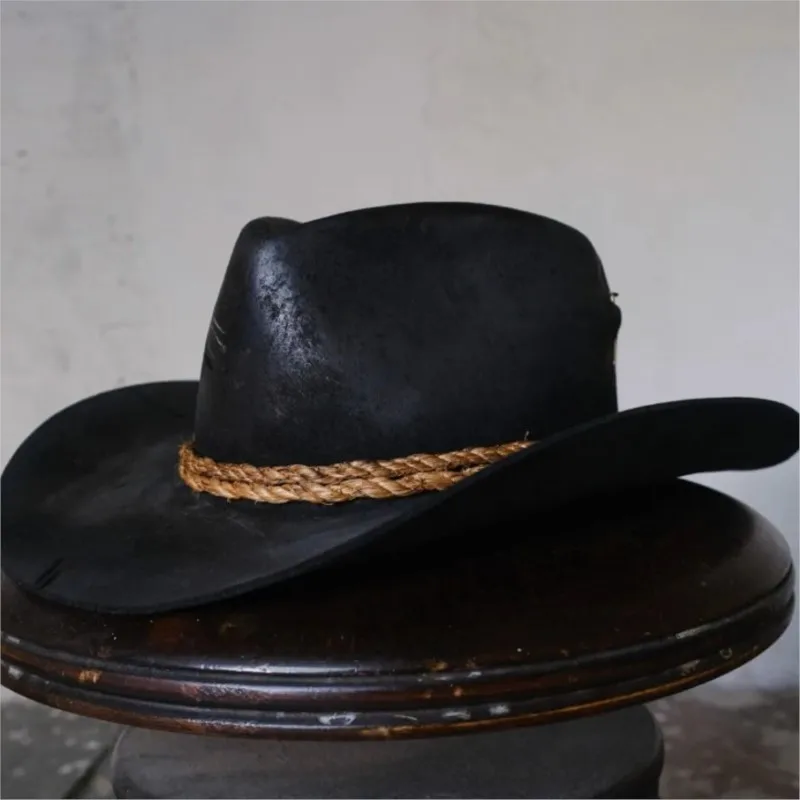 A new fashionable hook-style felt hat