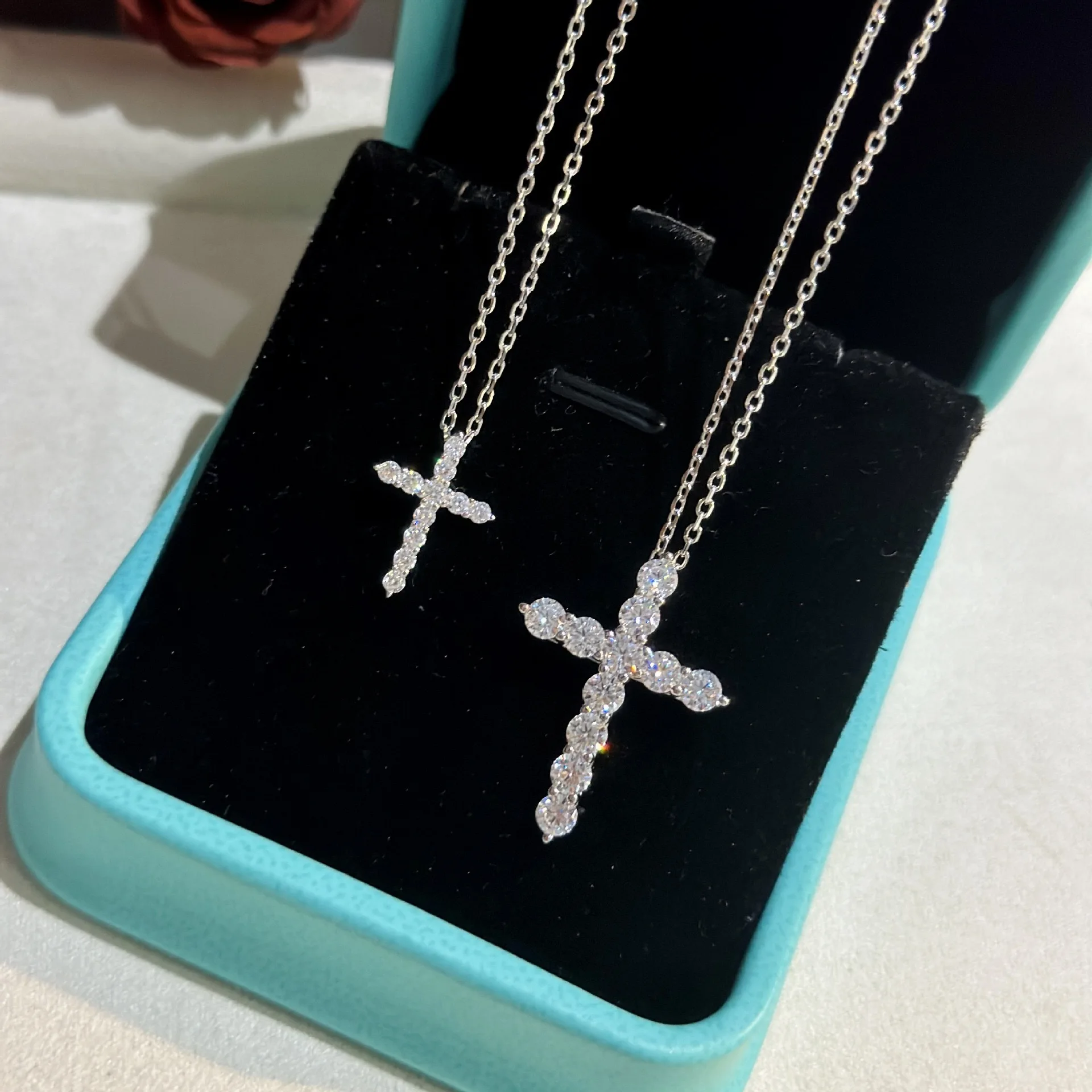 

S925 sterling silver classic cross zircon full diamond necklace fashionable women's luxurious and elegant party accessories