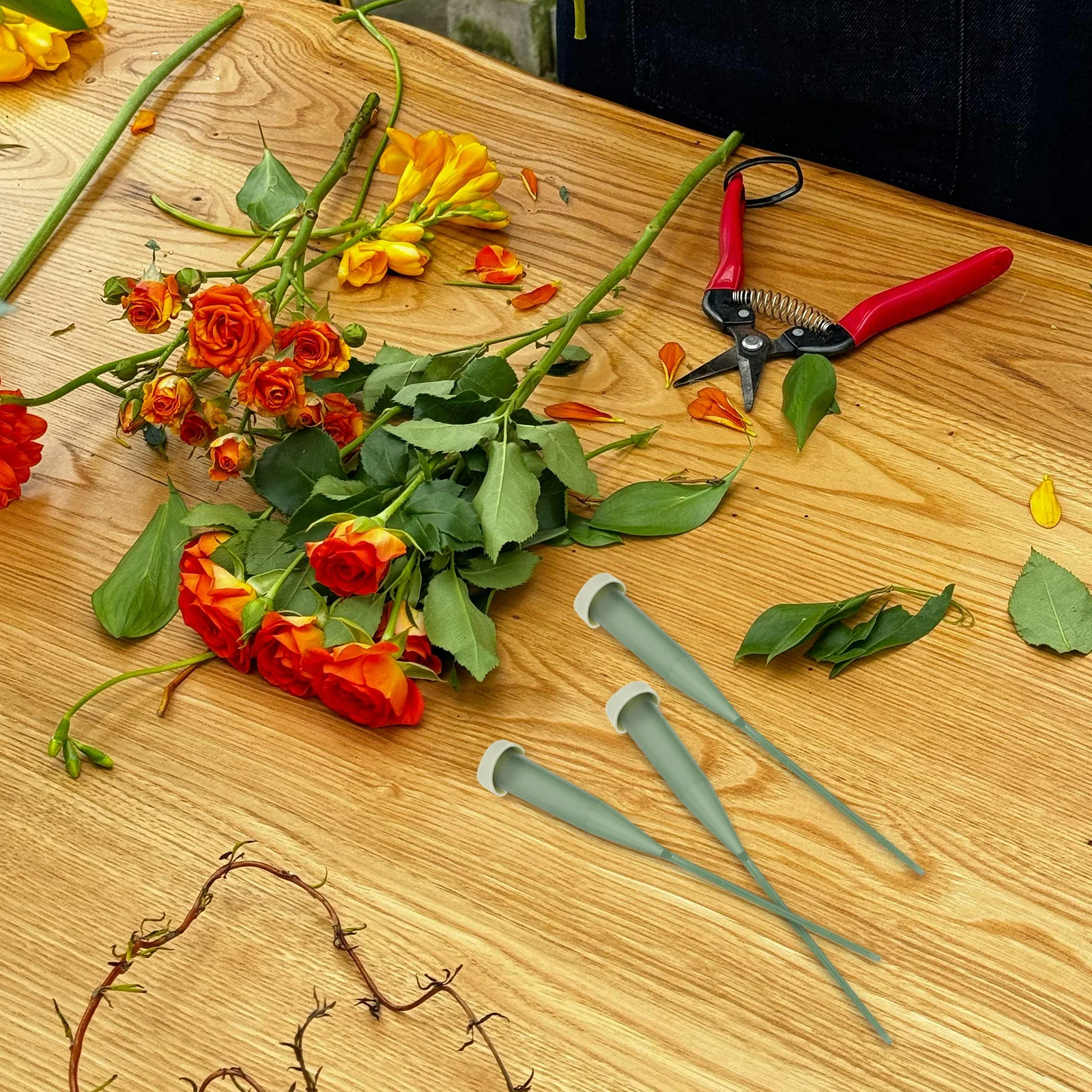 

25Pcs Flower Water Tubes 14.5cm Plastic Floral Vials Caps Fresh Flower Arrangements Supplies Floral Tube Water Tube for Flowers