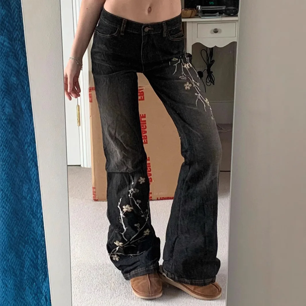 

Vintage Floral Embroidery Jeans Low Rise Flared Women's Denim Pants Loose Fit Micro Stretch Chinese Made Folded Hem Deep Color