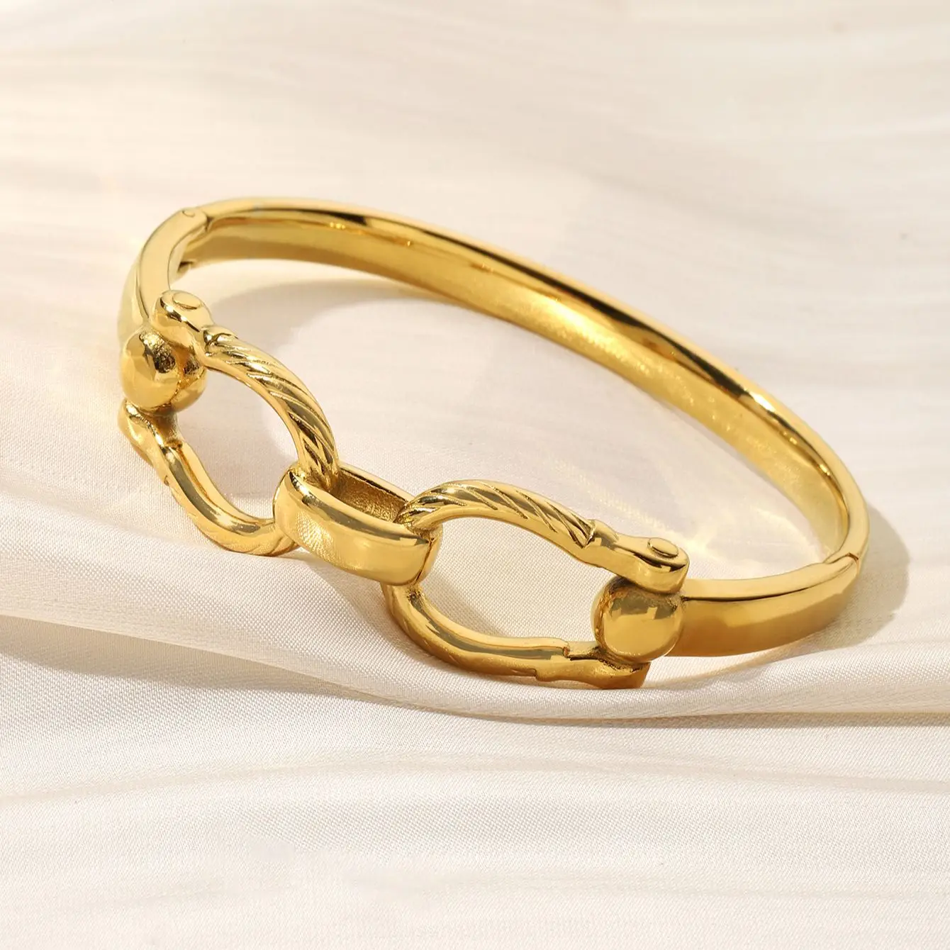 سوار مجوف أنيق من الفولاذ المقاوم للصدأ مطلي بالذهب عيار 18 قيراط، أساور مفتوحة قابلة للتعديل مثالية للارتداء اليومي والحفلات وتقديم الهدايا #4