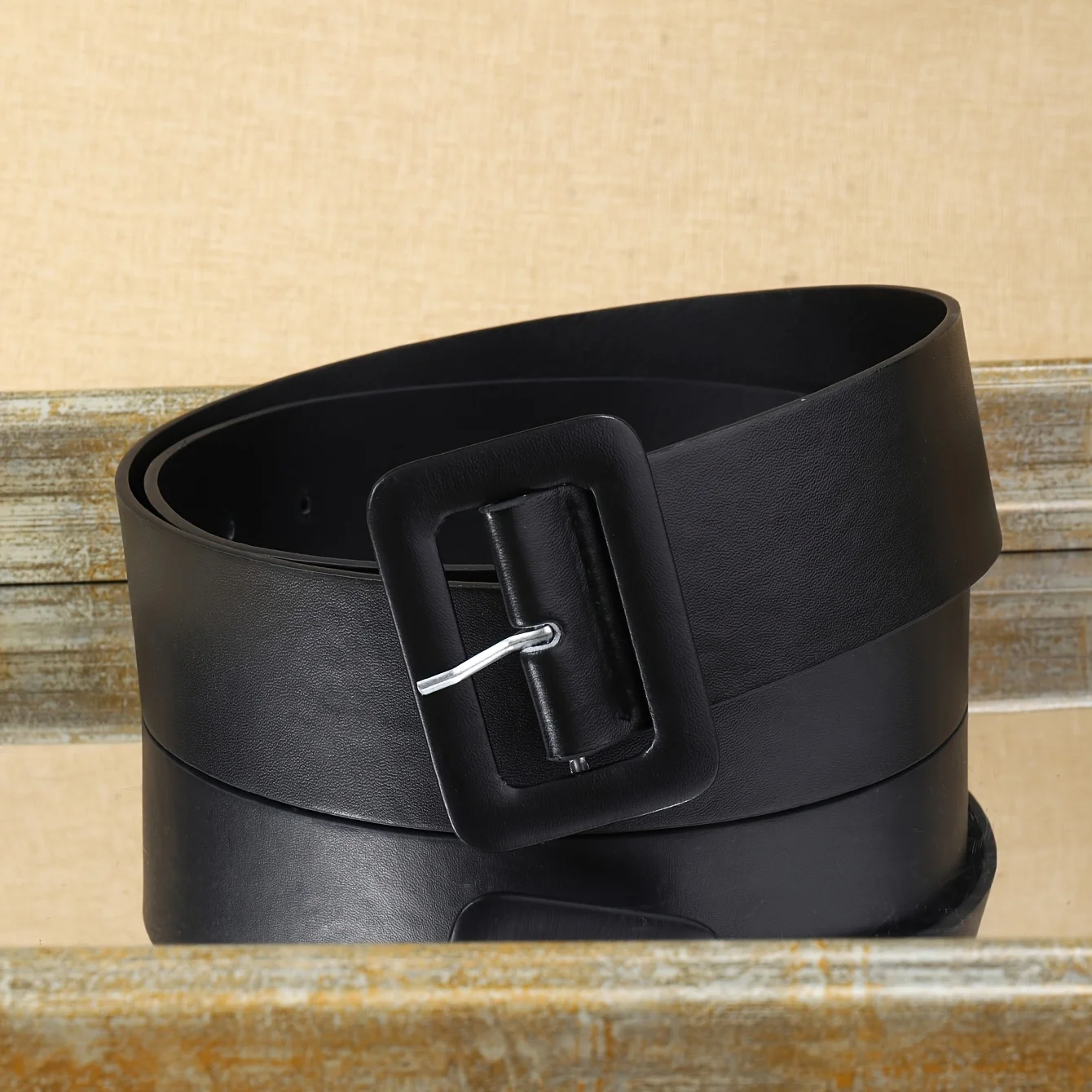 1 piece of women's belt, wide black, simple and versatile, paired with a coat, jeans, suitable for daily travel and play