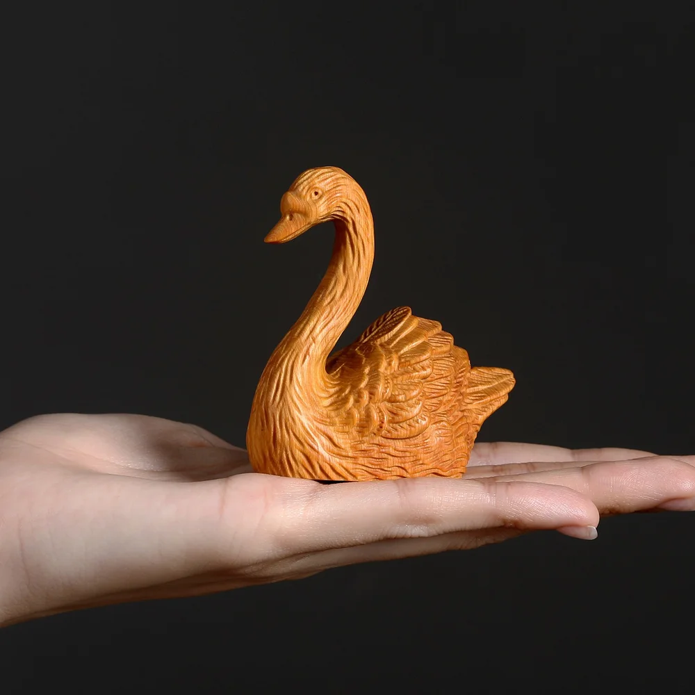 Hand Carved Thuja Sutchuenensis Swan Figurine Natural Wood Swan Statue Desktop Tabletop Ornament Collectible Gift