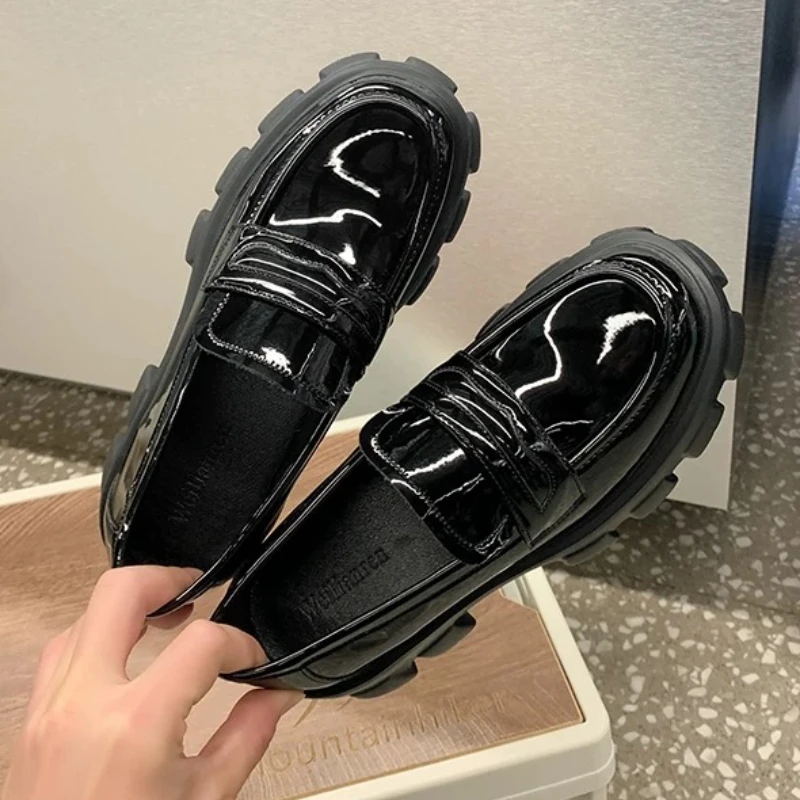2025 new thick sole loafers leather women's casual shoes Large size shoes 35-43 size JK small leather shoes for women