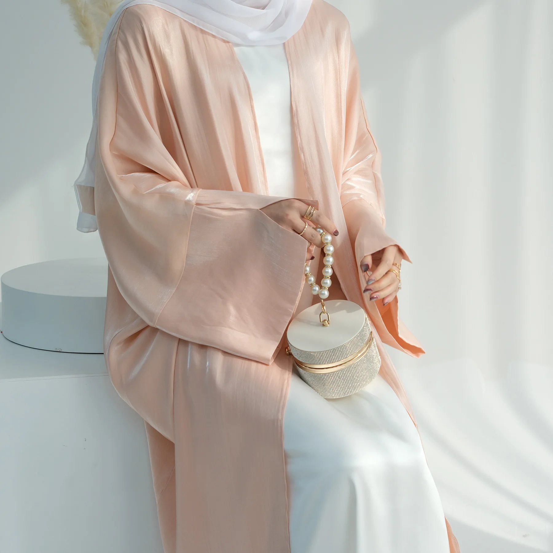 

Muslim Women Shiny Satin Kimono Abaya Solid Dubai Elegant Luxury Kaftan Modest Dress Islam Caftan Marocain Robe Femme Musulmane