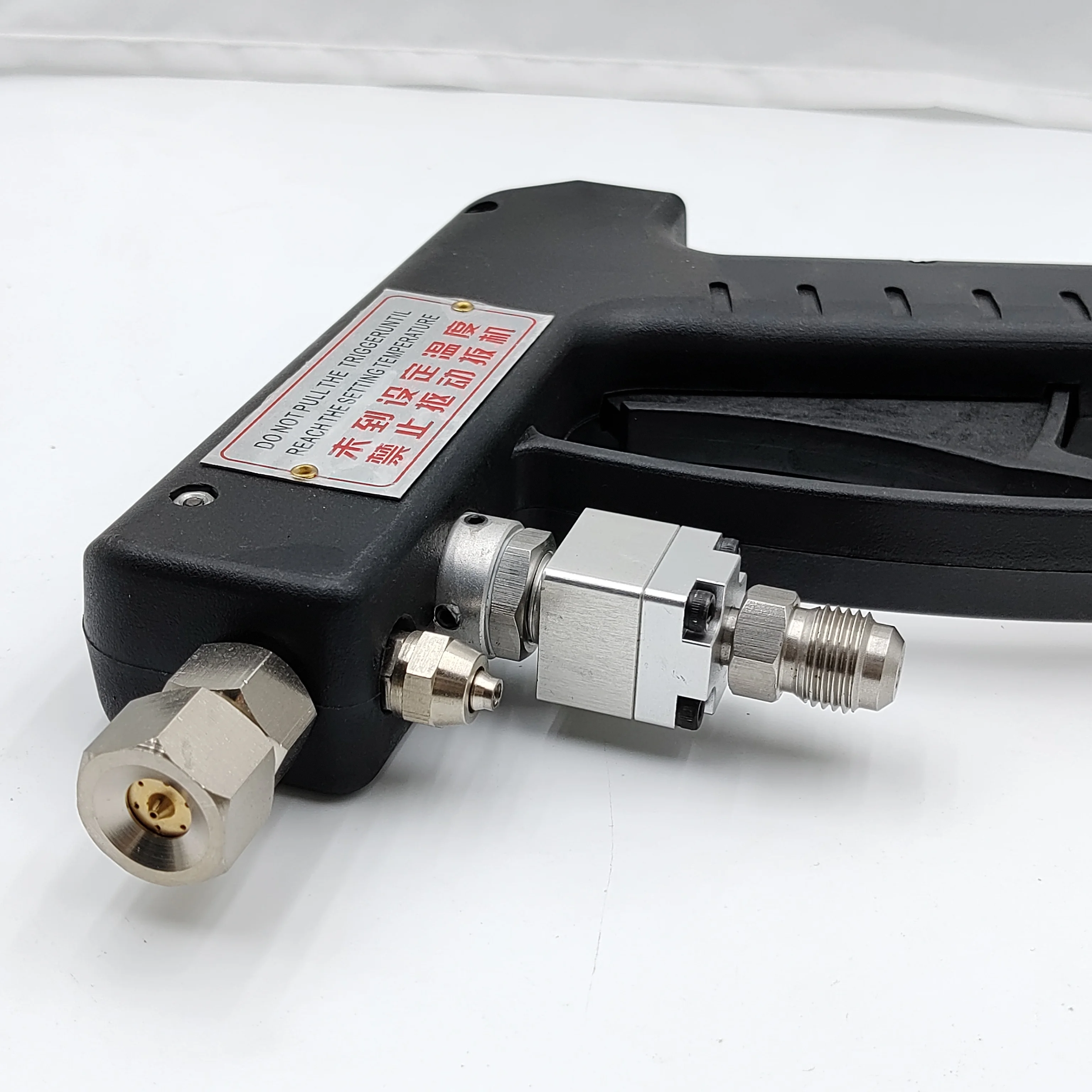 

The Glue Machine Uses Manual Hot Melt Atomization Spiral Spray Series, and the BSD-355400 Nozzle Can Be Customized