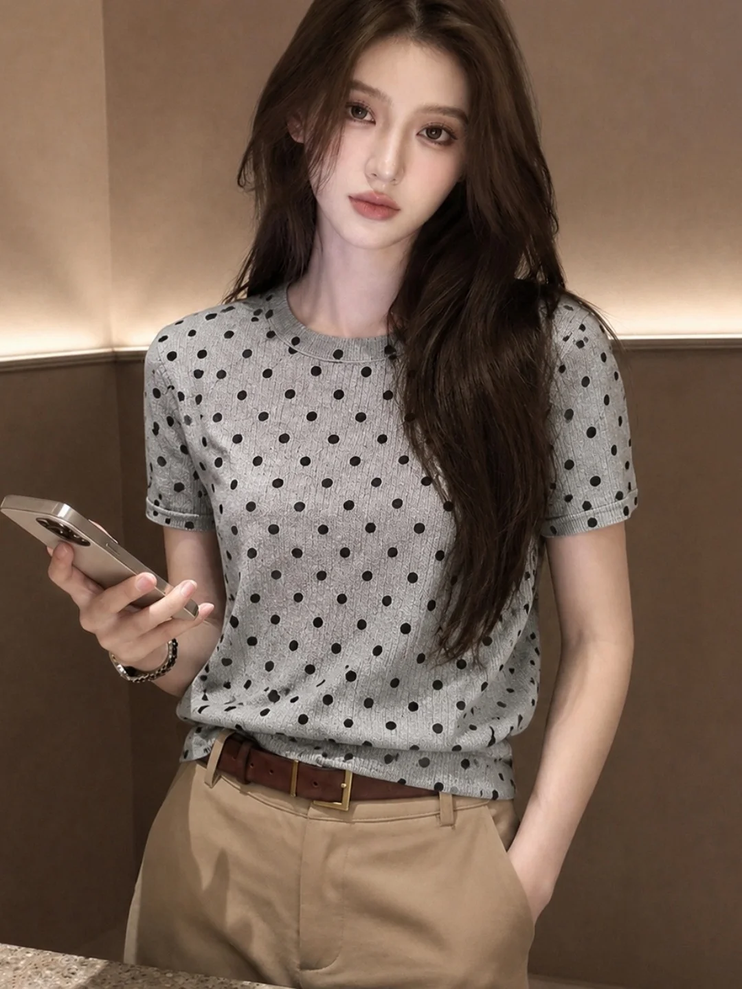 

Commuter Ice Silk Polka Dot Knitwear round Neck Base Shirt Korean Style Skin Friendly Anti Aging Summer 2026 Short Sleeve