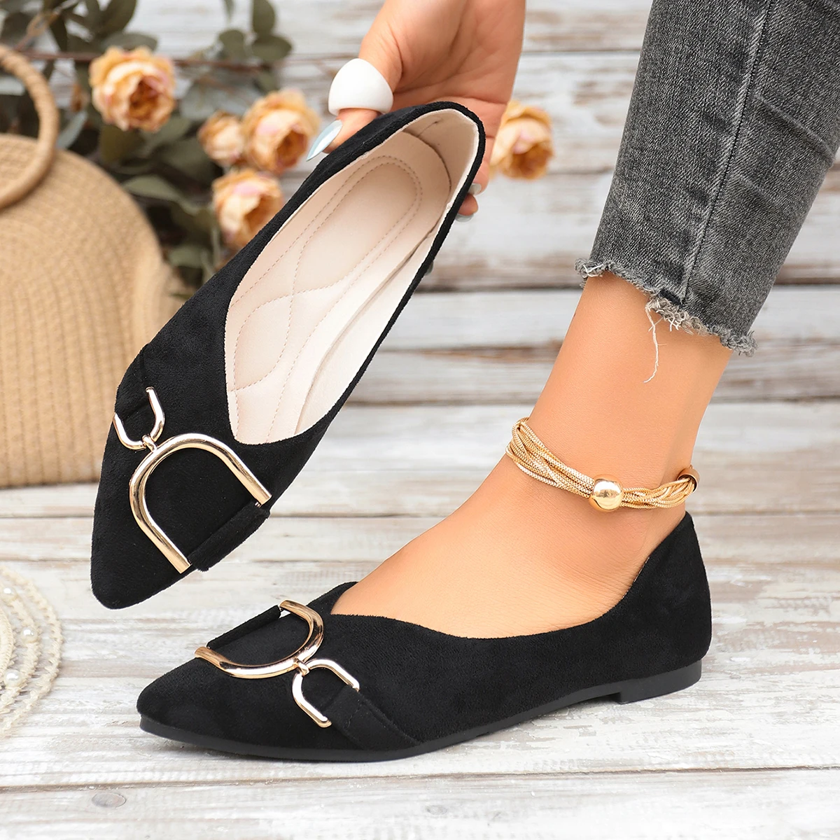 

2026 New Women Flats Soft Bottom Flat Single Shoes Women Comfortable Sharp Toe Loafers Slip-On Fashion Low Heel Casual Shoes