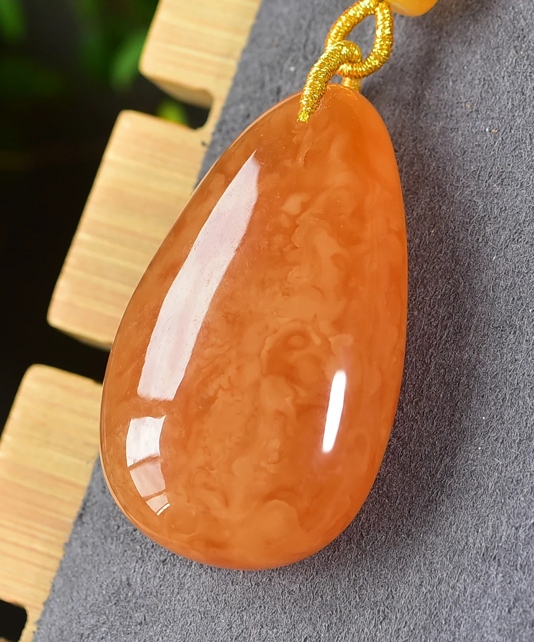 Natural Yellow Amber Round Pendant Yellow Amber Women Men 46.5x27.7x13.5mm Jewelry Reiki Stone Burma AAAAAAA