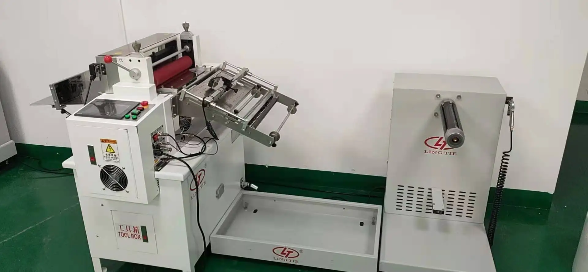 آلة التغذية الأوتوماتيكية للمواد الملفوفة PET، PVC، PC