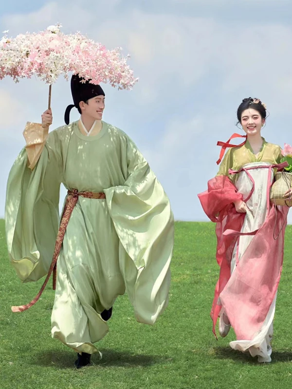 

Tang Dynasty Couple Outfits Photography Studio Photoshoot Sweet And Cute Outdoor Wedding Clothes Traditional Chinese...