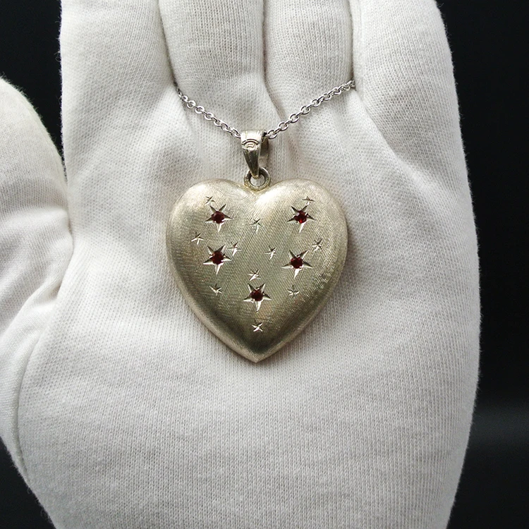 Heart-shaped music note pattern rare pendant Yujue ultra-miniature mechanical music box music box