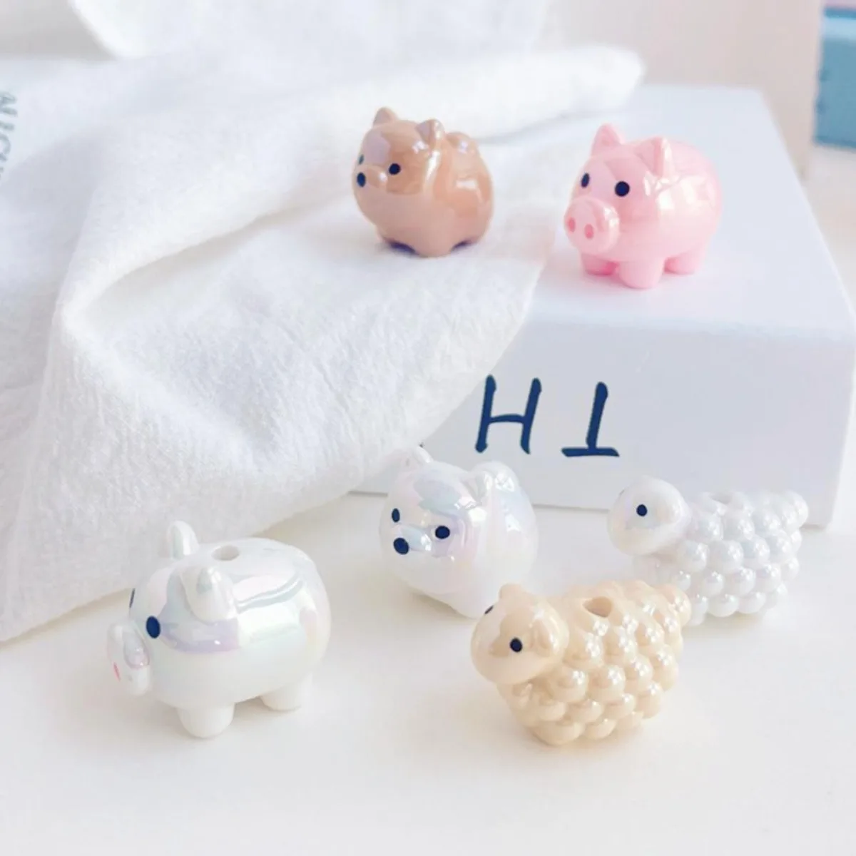 DW05 Sheep Dog Pink Pig UV Color Plating Three-dimensional Cartoon Animals Straight Hole Loose Beads Hand-painted Base Embryo