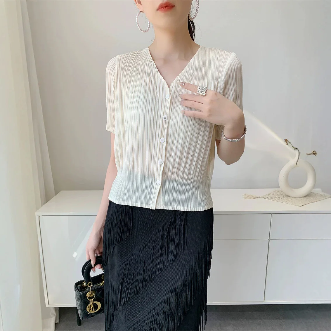 Miyake Pleated Women's Casual Top 2026 New Japanese Design V-neck Short-sleeved Single-breasted Lightweight Cardigan - view 2