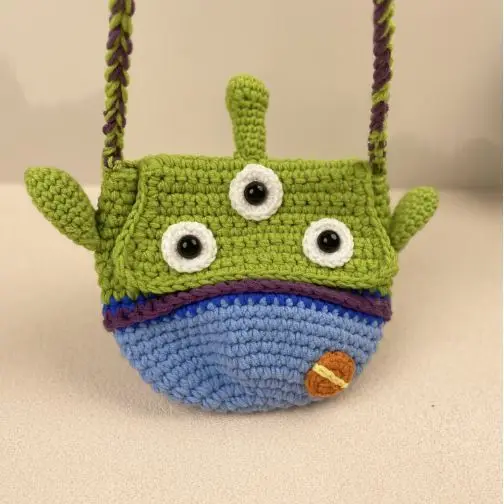 

Disney animation Toy Story Alien hand-cropped finished bag, cute cartoon Alien yarn mobile phone diagonal bag, birthday gift