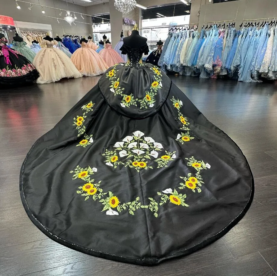 Vestidos de Quinceañera de La Reina Charro negro, hombros descubiertos, girasol bordado, tren de la capilla, dulce 15, 2024