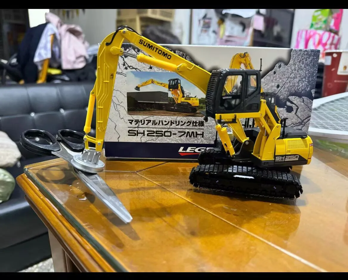 

SH250-7MH Scrap Iron Processor Excavator - 1:50 Scale Construction Vehicle Collection Model