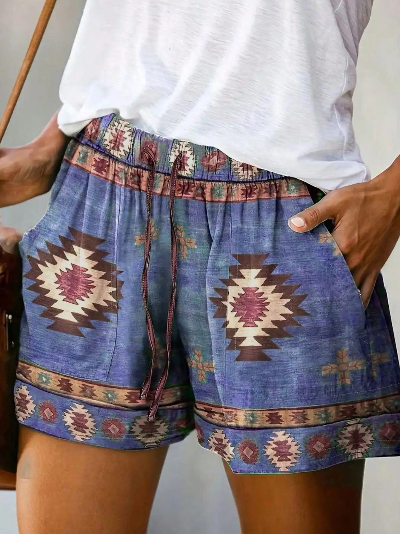 

Women's Western-Style Retro Casual Shorts with Geometric Print