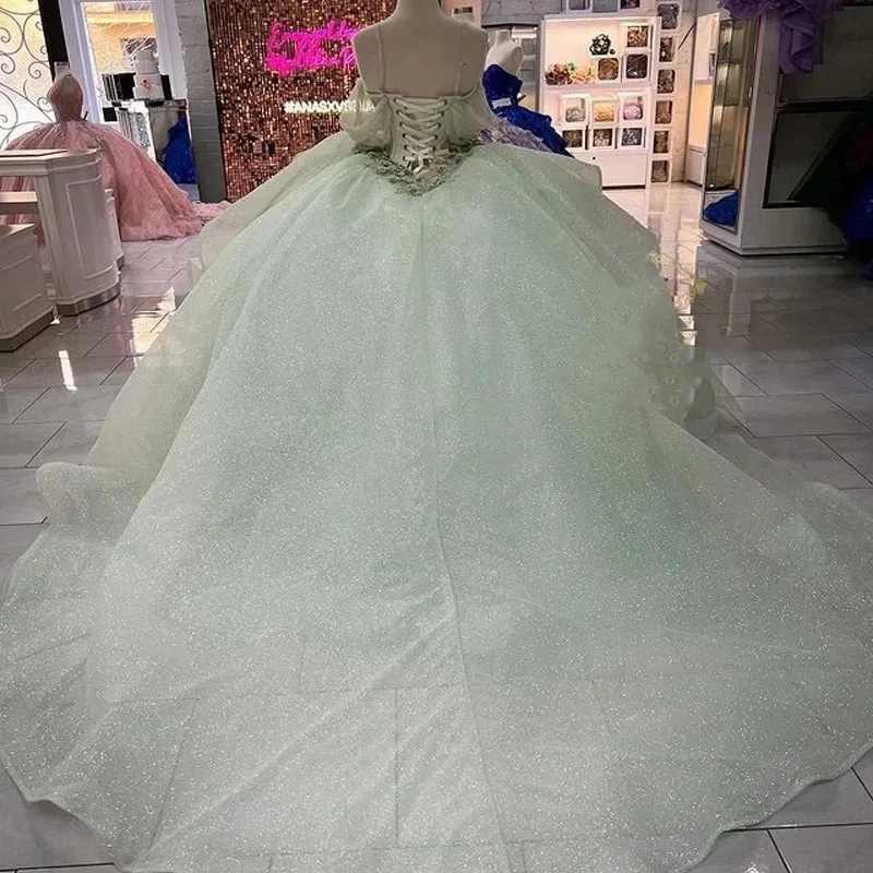 Tali Spaghetti hijau Sage mewah vestido de princesas renda applique korset ilusi Quinceanera gaun disesuaikan