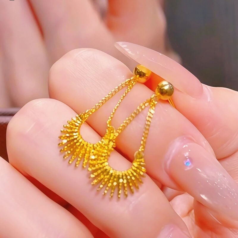 

Длинные серьги-кисточки Starburst для женщин, 24-каратное золото AU999, визуально стройнят лицо, придают коже более сияющий вид, нежные и элегантные.