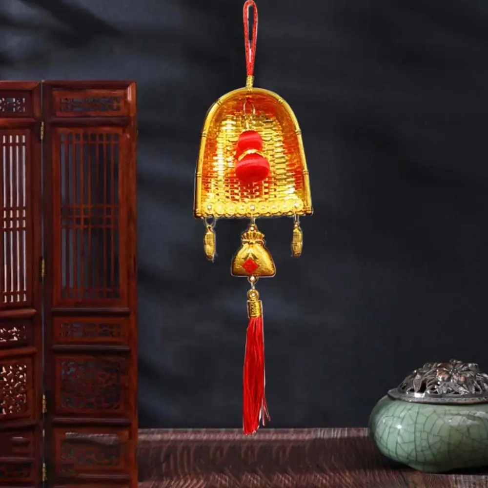 مكنسة بلاستيكية ذهبية معلقة على شكل ثعبان مزخرف، زينة معلقة محظوظة مع شرابة، قلادة السنة الصينية الجديدة اللطيفة