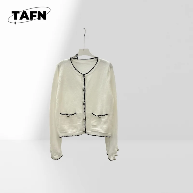 

Винтажный кашемировый кардиган — классический дизайн с современным комфортом. Высококачественный трикотаж для повседневной носки AI1439