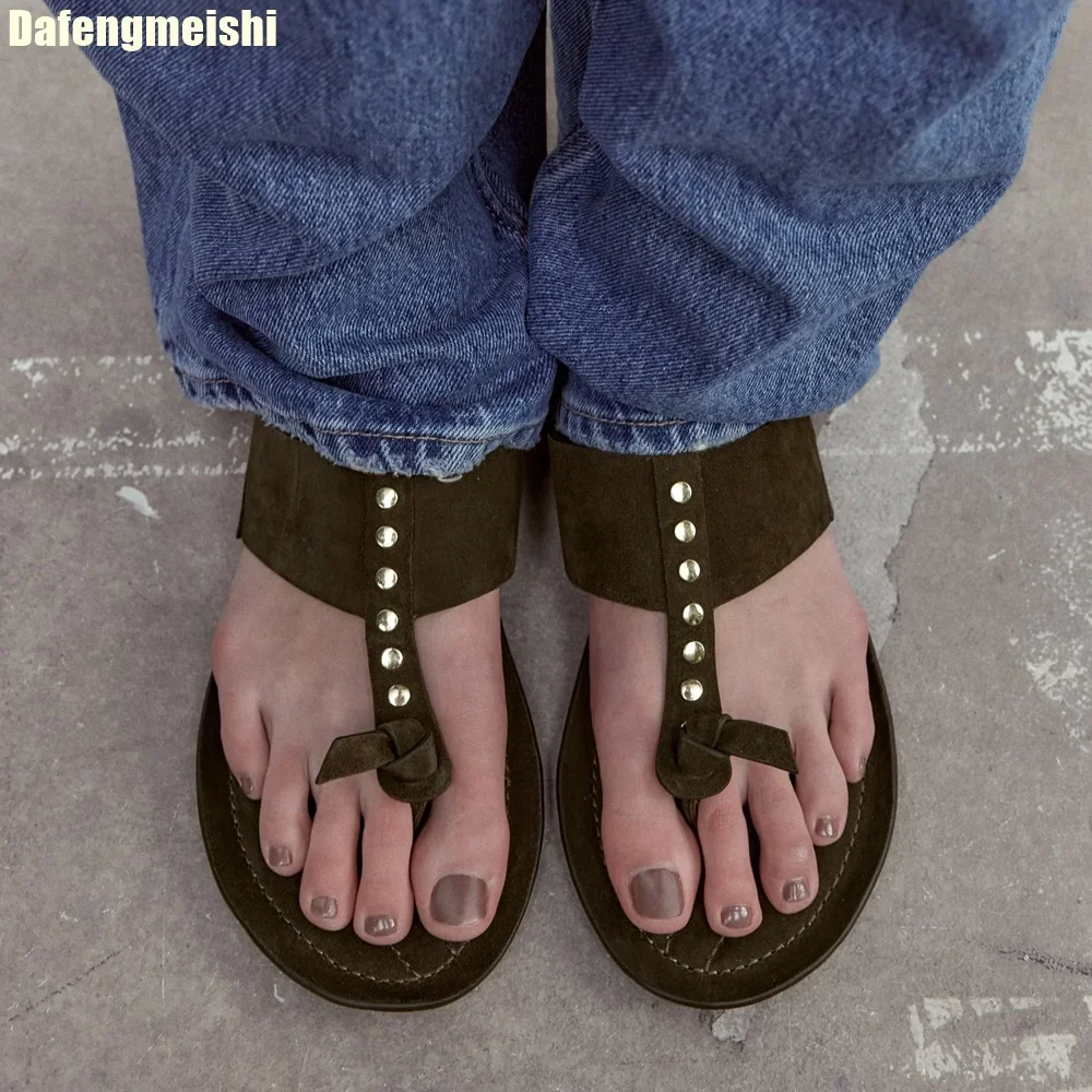 

2025 Spring Summer New British Style Flip Flops Women Rivet Casual Flat Half-Slip French Sandals Fashion Slip On Flats Slides