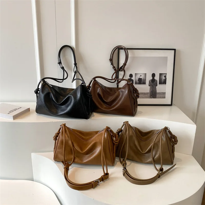 

2025 Spacious Shoulder Bag, Vintage Crossbody Purse for Women, Minimalist Day to Night Tote, Textured Sling Bag, Chic Top Handle