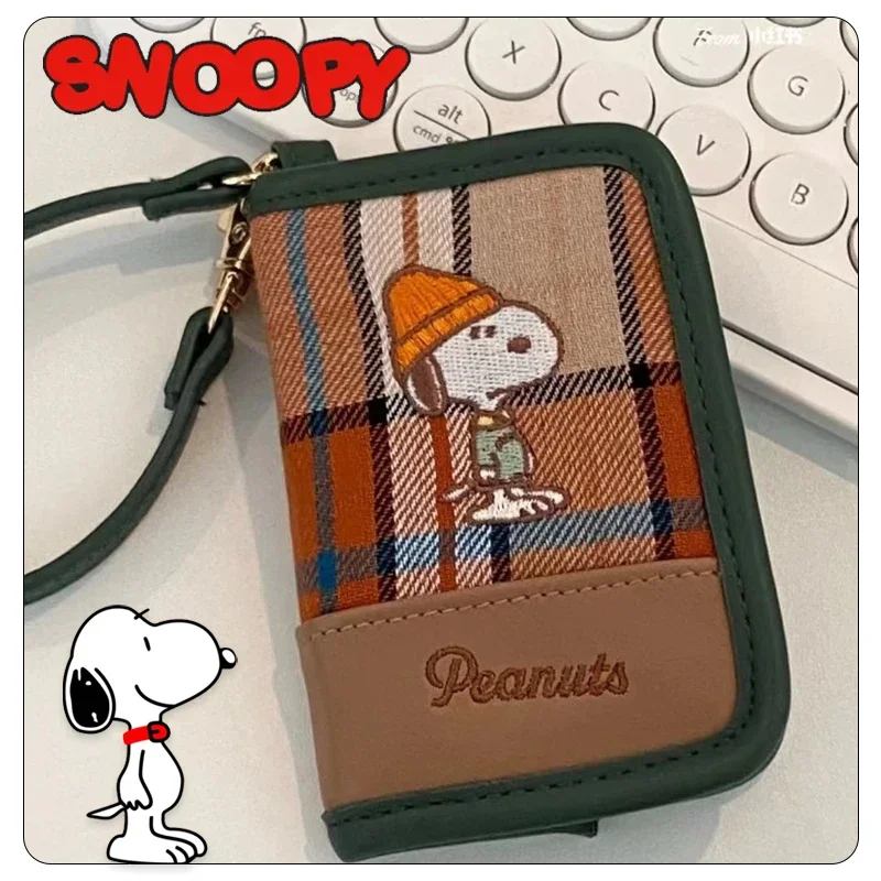 Snoopy portfel damski Cartoon krótkie damskie gniazdo na wiele kart portmonetki śliczne modne dziewczyny etui na karty na zamek mały portfel damski