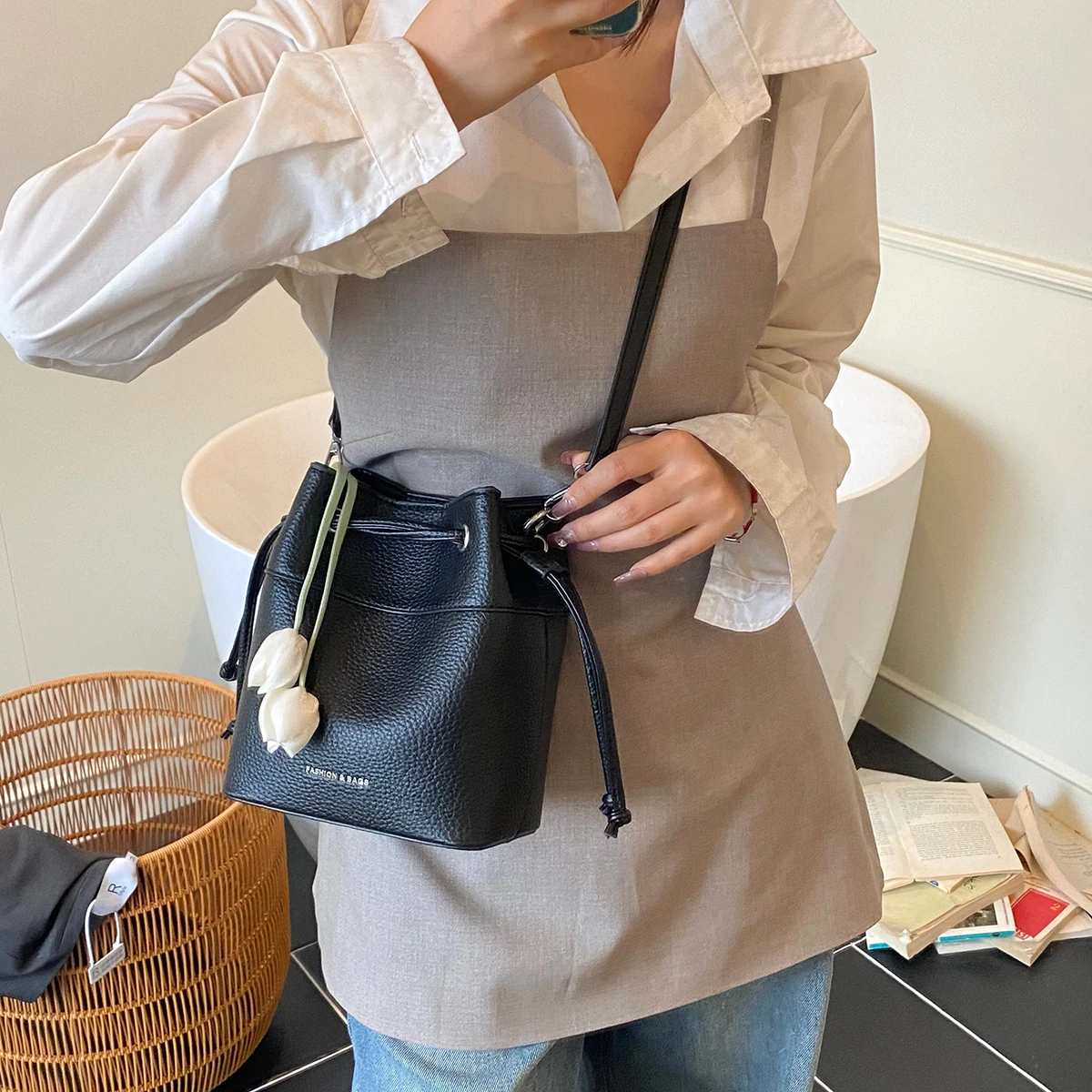 

Women's Trendy Fashion New Trend PU Leather Single Shoulder Crossbody Bucket Bag Simple Casual Versatile Commuting Storage Bags