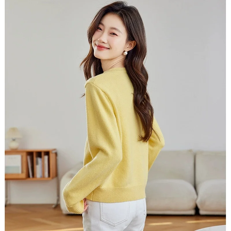 سترة مشغولة من الصوف المرأة 2025 جديد ربيع الخريف فضفاضة ارتداء النمط الأجنبي سترة قصيرة معطف السيدات سترة بأكمام طويلة