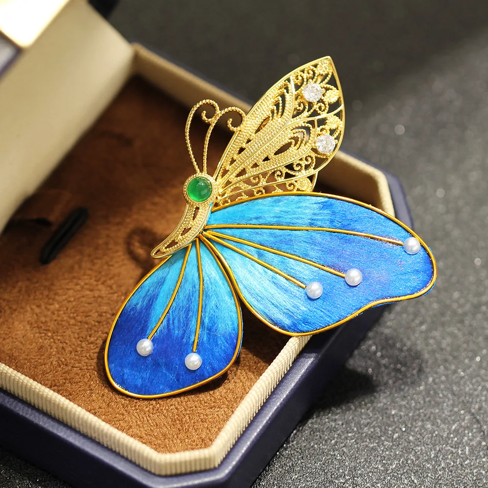 Court Style Butterfly Profile Non-heritage Fluff Two-color Brooch Cheongsam Elegant Insect Pin Handmade Niche Corsage Woman