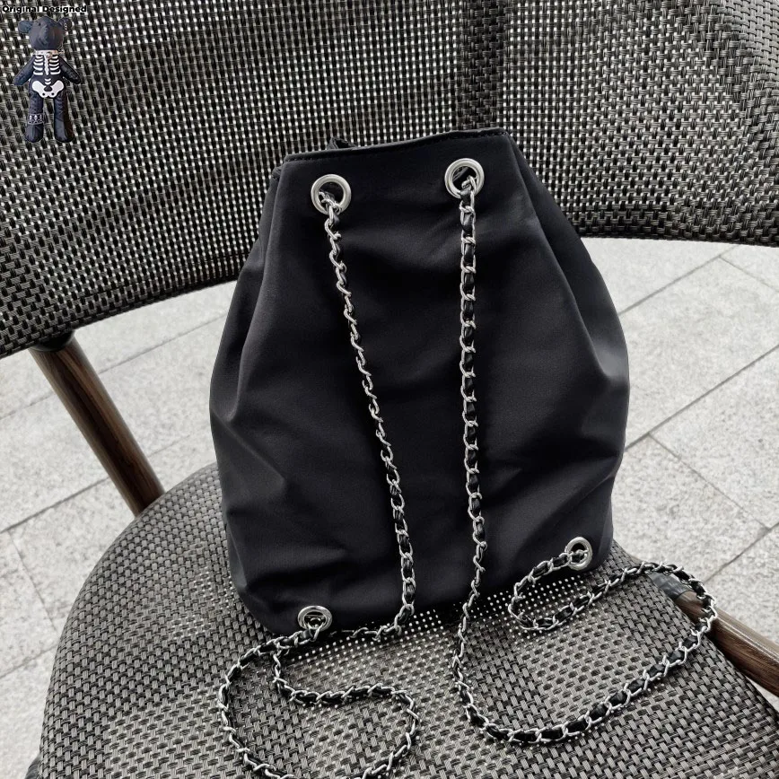 Mochila de nylon com corrente para mulheres e meninas, bolsa de ombro, grande capacidade, com design aranha, y2k