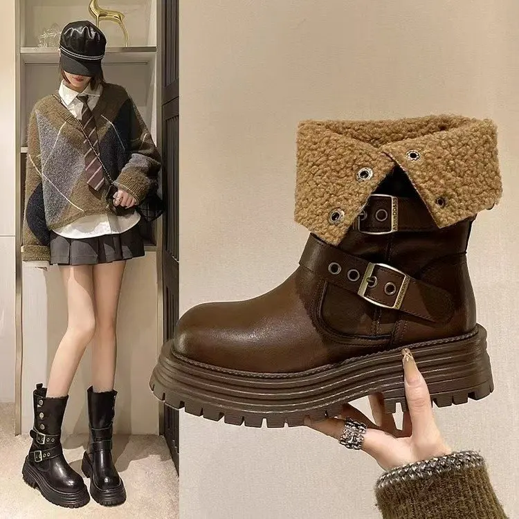 Nuevas botas de plataforma marrones para mujer, con forro polar, con hebilla en el tobillo, estilo biker, versátiles, que aumentan la altura, para otoño e invierno