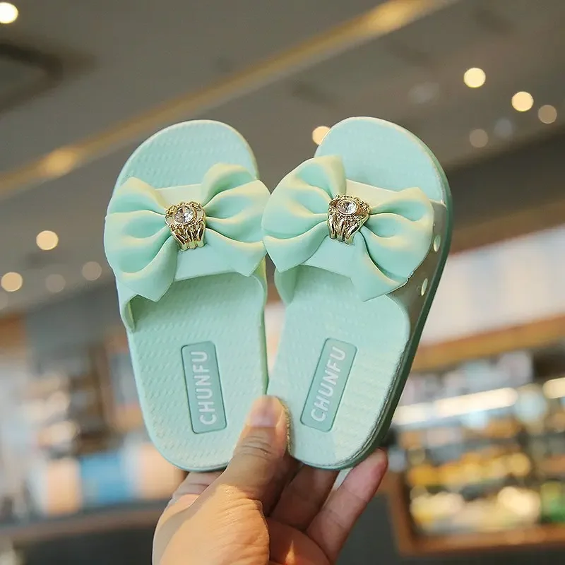 Girls slippers with Butterfly-knot Outdoor Kids Footwear Fashionable Large Crystal Beach Shoes Girls Slides Indoor Shoes E04083