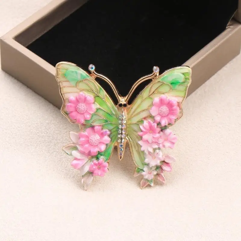 1Pcs Dazzling Insect Themed Brooch Vintage Mammoth Floral Butterfly Pins for Ladies' Suit Decor