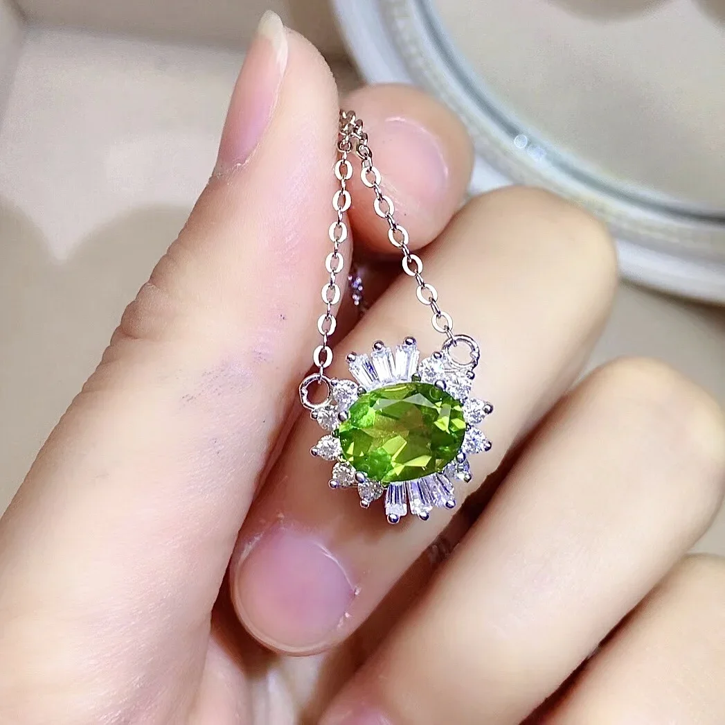 

Fashion Silver Gemstone Necklace Pendant for Young Girl 2ct 7mm*9mm VVS Grade Natural Peridot Pendant