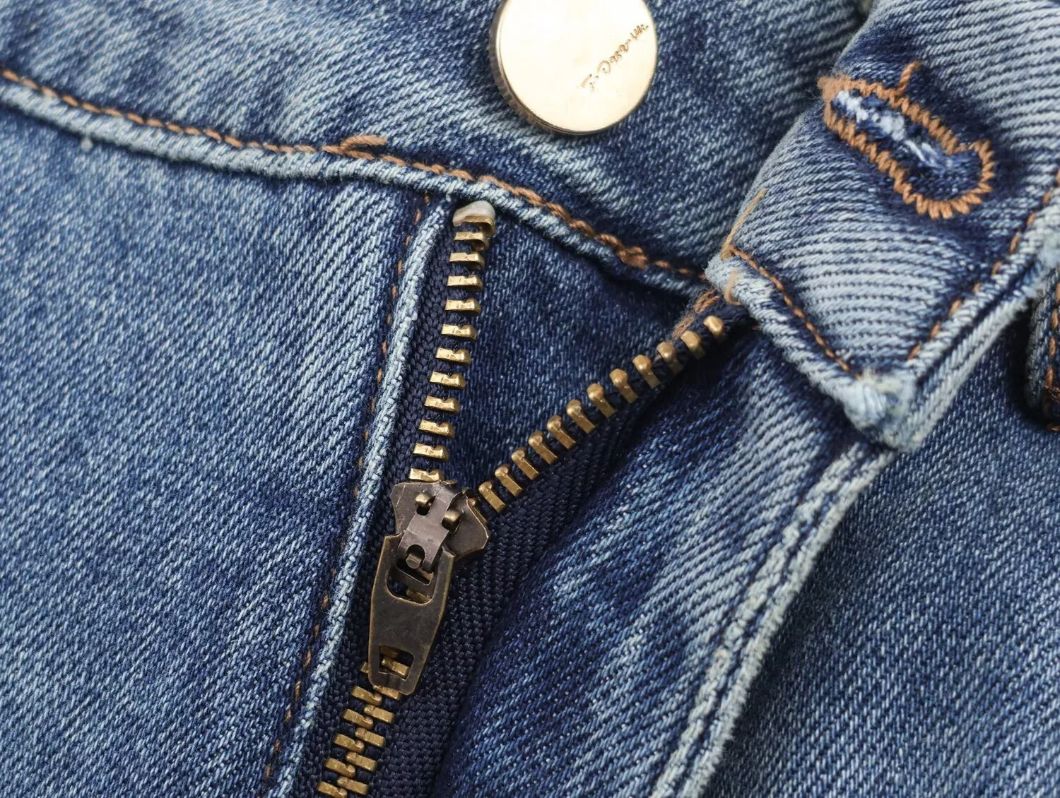 2025 Winter New Women's Casual Fashionable Simple Elegant Versatile High-End Slimming Mid-Waist Flare Jeans