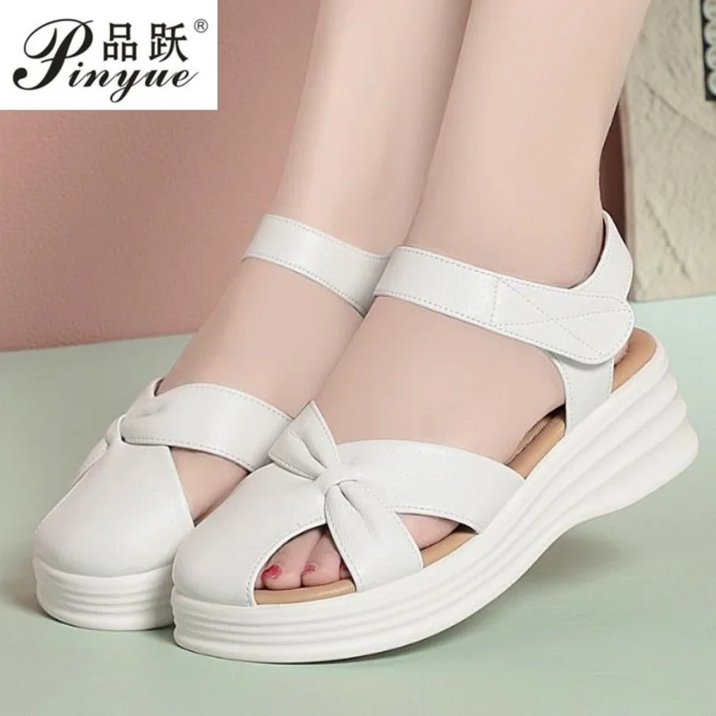 

Сандалии на плоской платформе из мягкой кожи с круглым носком, 5 см, универсальные, летние, на среднем каблуке, для офиса, для мам, для пляжа, размеры 35-40