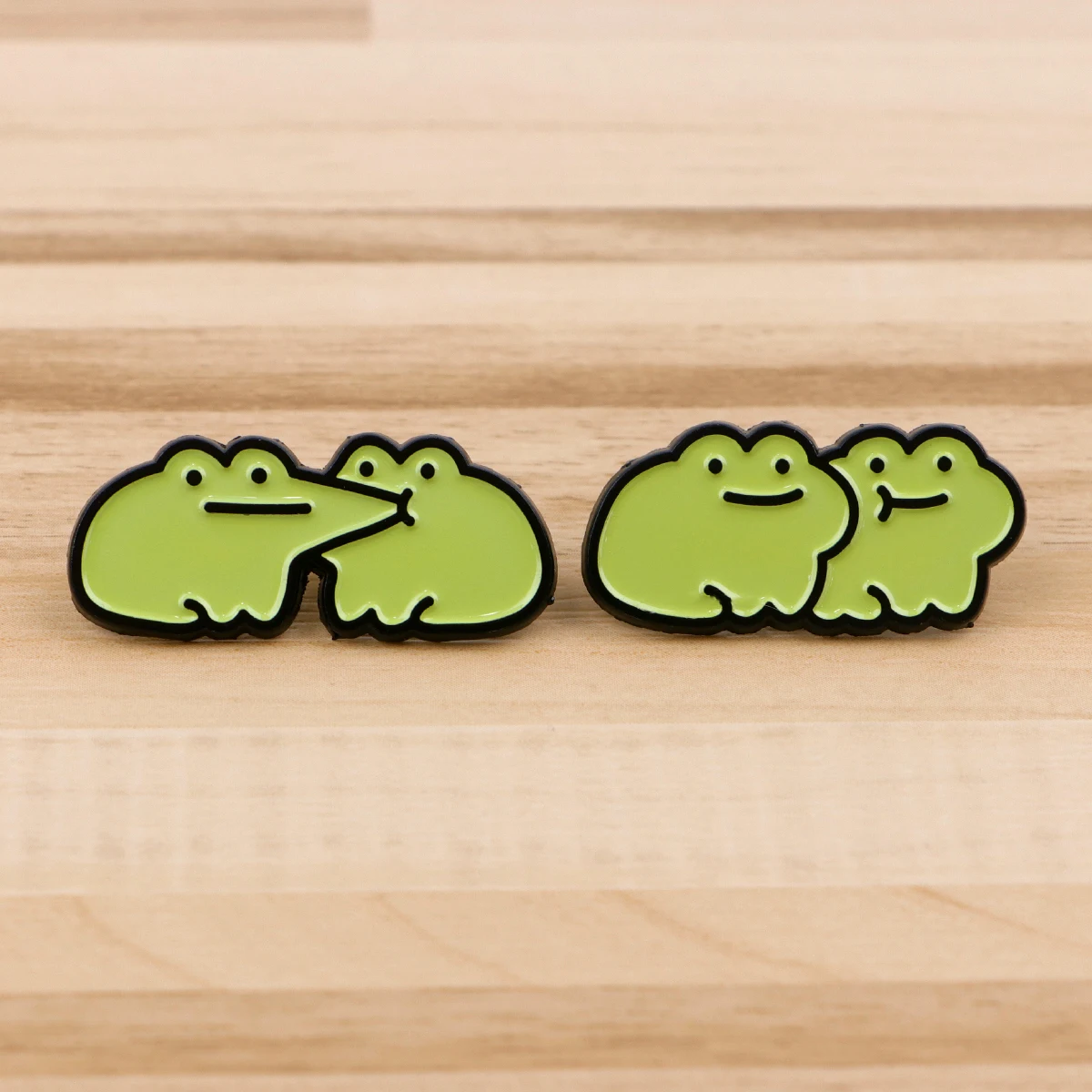 2pcs Kawaii Animals Enamel Pins Cute Frog Brooches Bag Clothes Lapel Pin Badge Jewelry Backpack Accessory Couple Gifts