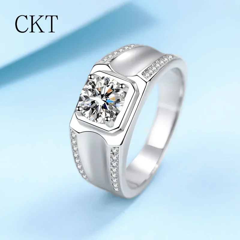 18K White Gold Men's Ring Luxury Pt950 Platinum Four Claw Set 1 Carat Moissanite Diamond Rings Wedding Jewelry Boyfriend Gift