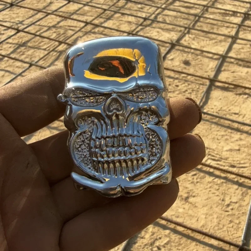 

Heavy Armor Skull Lighter Relief Retro Metal Grinding Wheel Windproof Lighter Cigarette Accessories Men Halloween Gift 2025