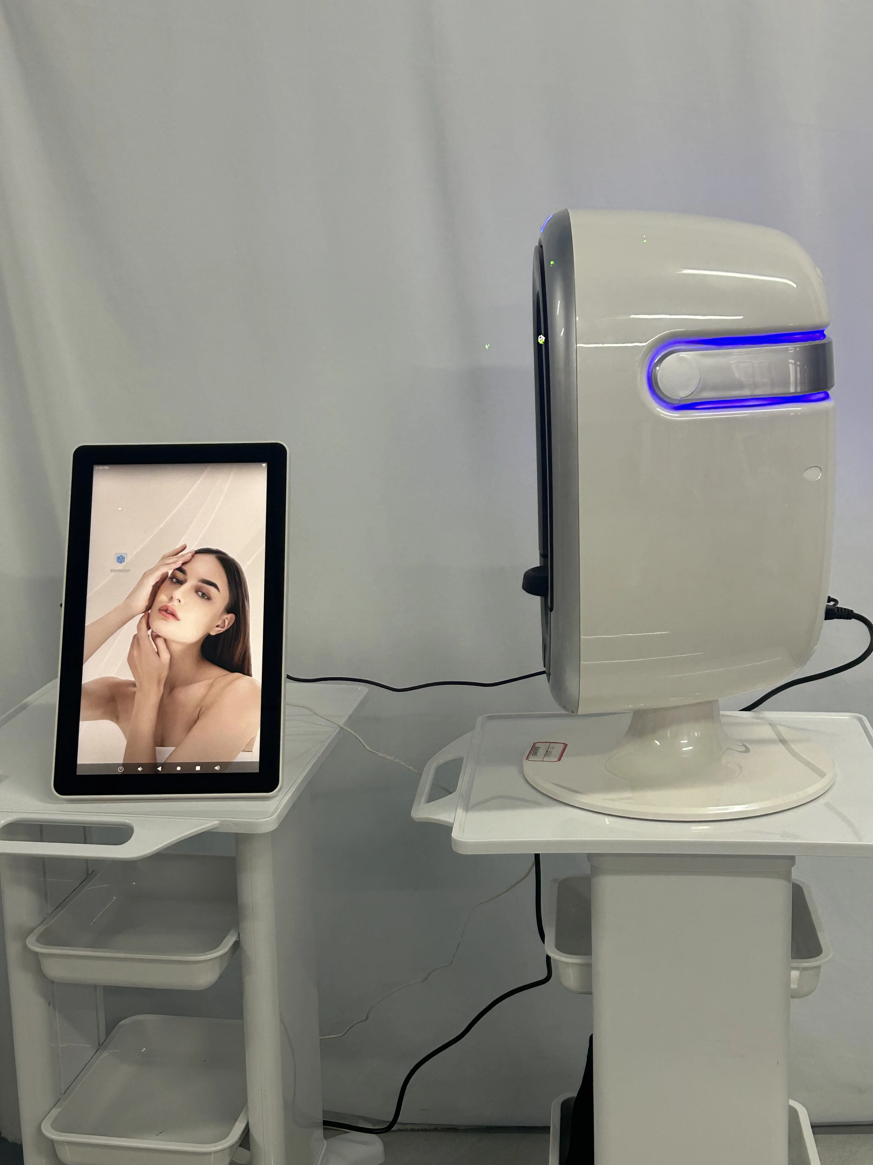 プロフェッショナルスキンアナライザー美容サロン15.6インチ3Dフェイシャルスキンアナライザーマシン8ライトスペクトルスキン分析スキャナー